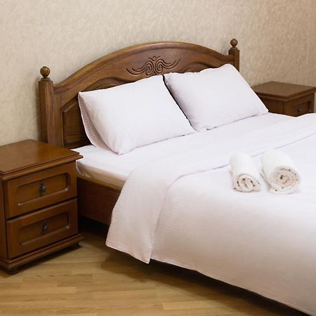 Apartment On Virmenska 3, With 2 Separate Bedrooms Lviv Luaran gambar