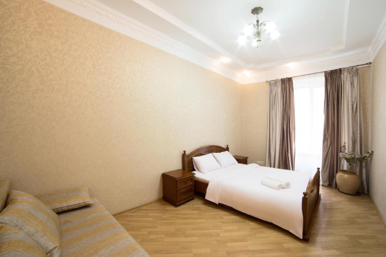 Apartment On Virmenska 3, With 2 Separate Bedrooms Lviv Luaran gambar